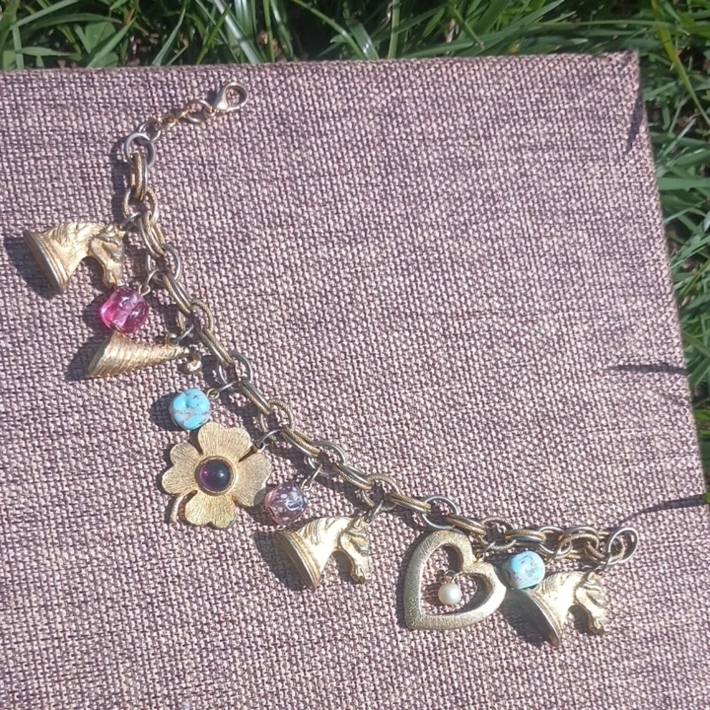 Vintage Gold Tone Charm Bracelet - Picture 7 of 7